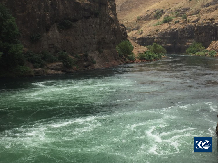 بە وێنە... ئێران بەنداوی دوكان بەتاڵ دەكات