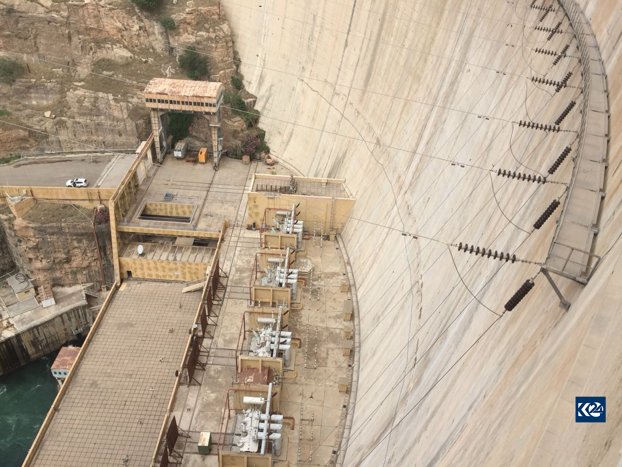 بە وێنە... ئێران بەنداوی دوكان بەتاڵ دەكات