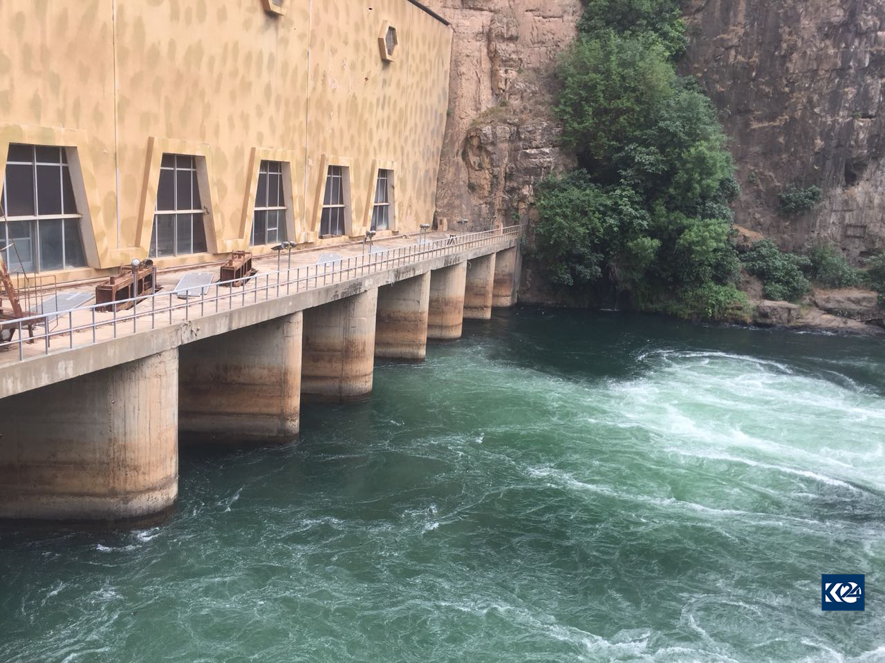 بە وێنە... ئێران بەنداوی دوكان بەتاڵ دەكات