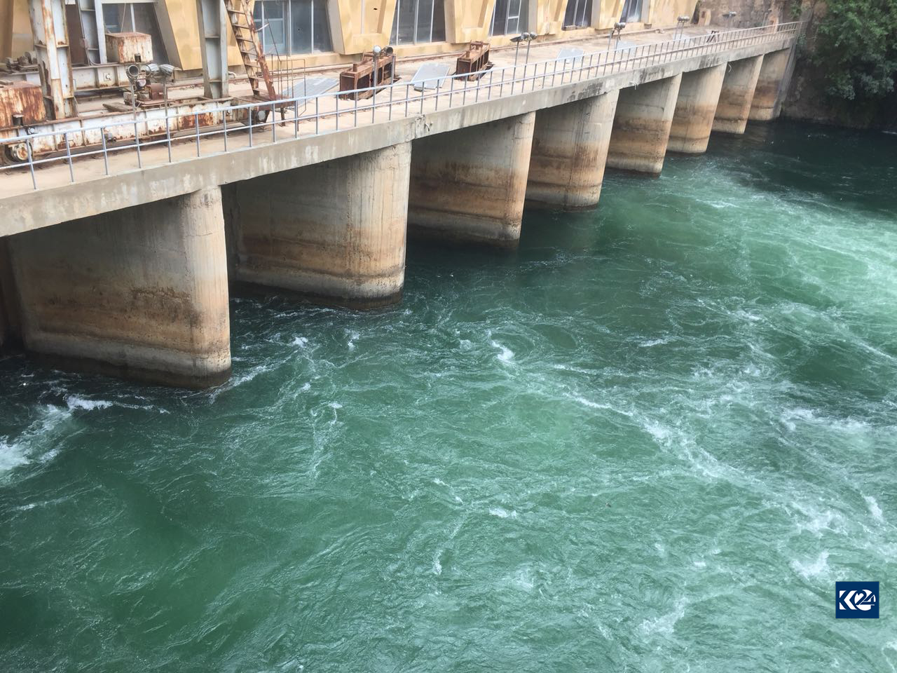 بە وێنە... ئێران بەنداوی دوكان بەتاڵ دەكات