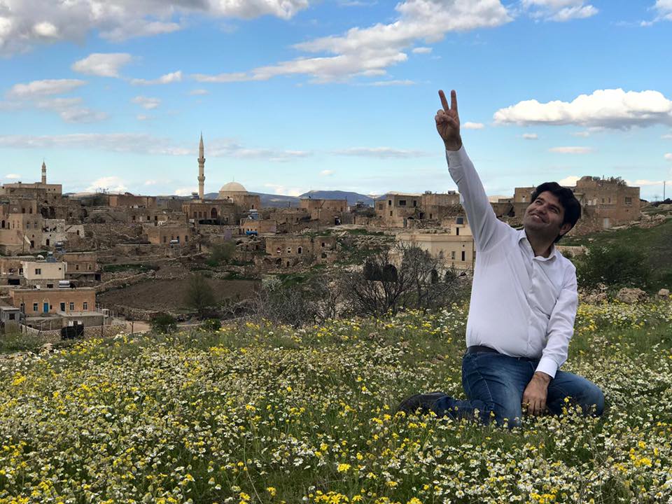 لە پەرلەمانتارییەوە بۆ دروێنەی نیسك