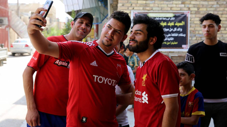 هناك من يحب ان يلتقط سيلفي مع \u022محمد صلاح العراق\u022
