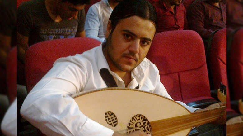 والدانوك هو عازف على العود والآلات الموسيقية الالكترونية لاسيما في الحفلات الشعبية.