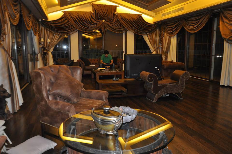 مشعان الجبوري يثير الجدل بقصره الفخم في دمشق – صورة من صفحته على فيسبوك