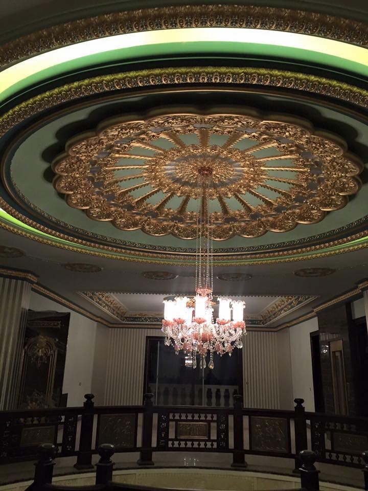 مشعان الجبوري يثير الجدل بقصره الفخم في دمشق – صورة من صفحته على فيسبوك