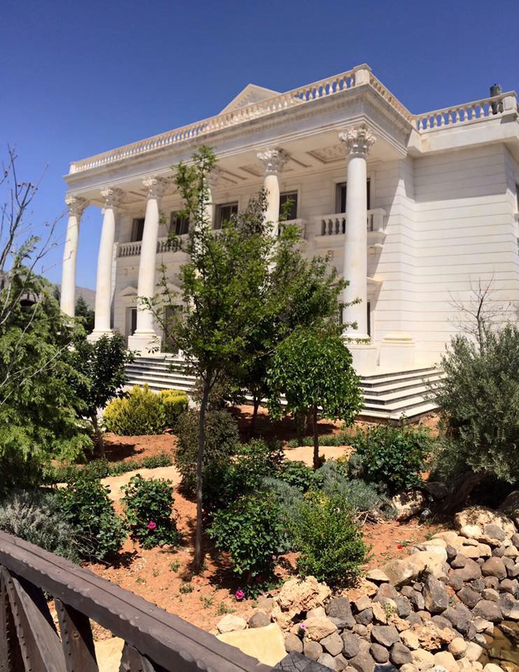 مشعان الجبوري يثير الجدل بقصره الفخم في دمشق – صورة من صفحته على فيسبوك