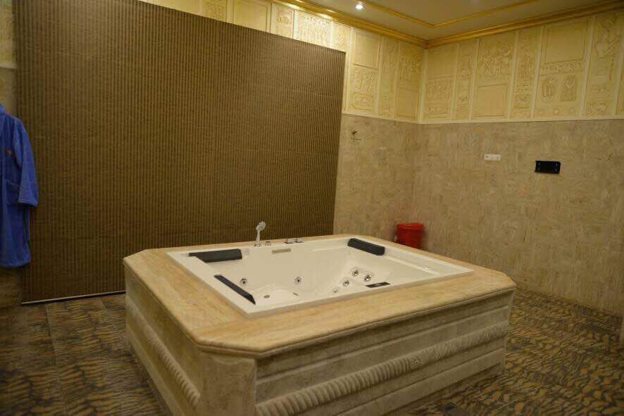 مشعان الجبوري يثير الجدل بقصره الفخم في دمشق – صورة من صفحته على فيسبوك