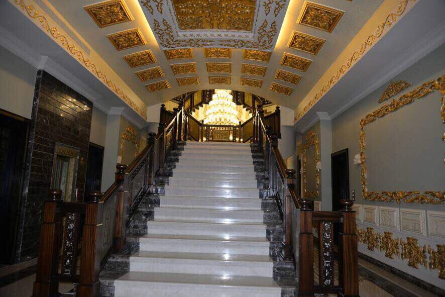 مشعان الجبوري يثير الجدل بقصره الفخم في دمشق – صورة من صفحته على فيسبوك