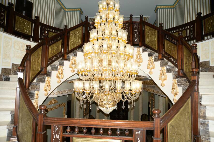 مشعان الجبوري يثير الجدل بقصره الفخم في دمشق – صورة من صفحته على فيسبوك