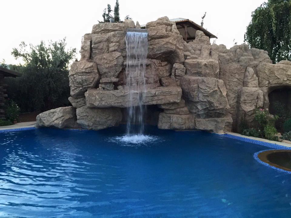 مشعان الجبوري يثير الجدل بقصره الفخم في دمشق – صورة من صفحته على فيسبوك