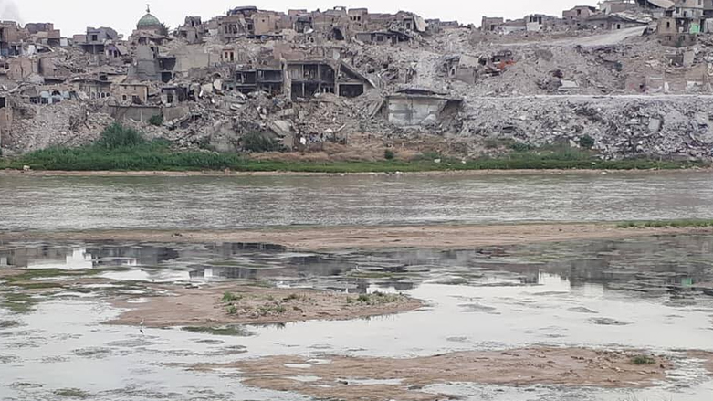 مناسيب مياه دجلة تنسحر - صورة لناشطين على الانترنت التقطت يوم الجمعة