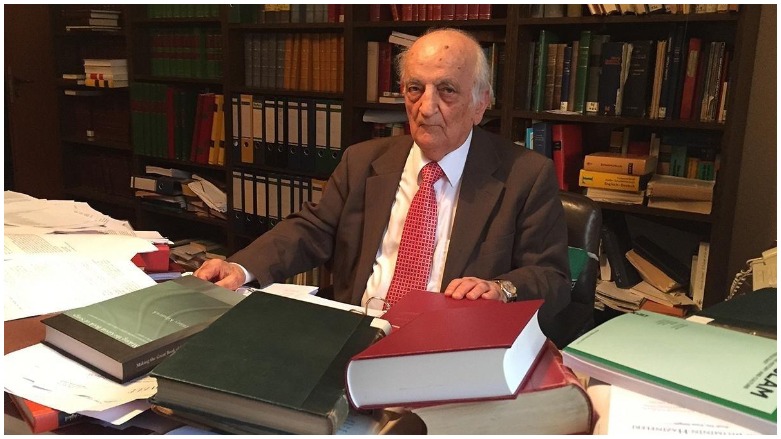 Professorê Kurd Fûad Sezgîn koça dawiyê kir