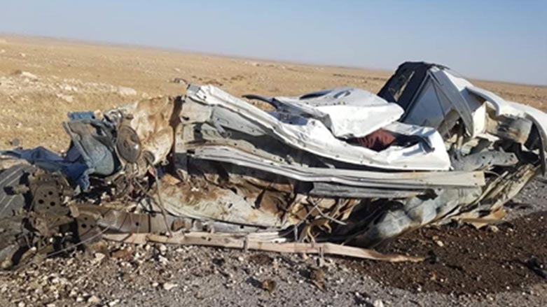 خودروی نیروهای مقاومت شنگال که روز 25 مرداد 97 مورد هدف جنگنده‌های ترکیه قرار گرفت