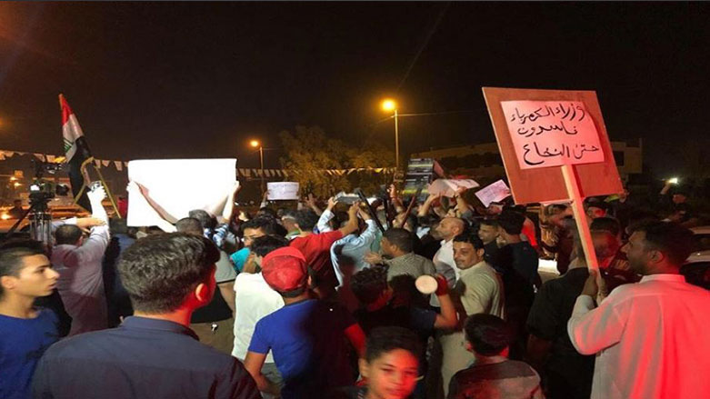هێزه‌ ئه‌منییه‌كان به‌چه‌ك رووبه‌ڕووی خۆپیشانده‌رانی نه‌جه‌ف ده‌بنه‌وه‌