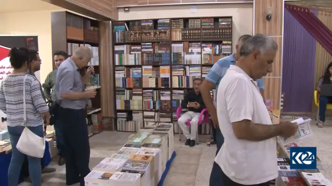 بالصور.. ثاني معرض للكتاب في القامشلي وتساؤل: هل الكورد يقرأون؟