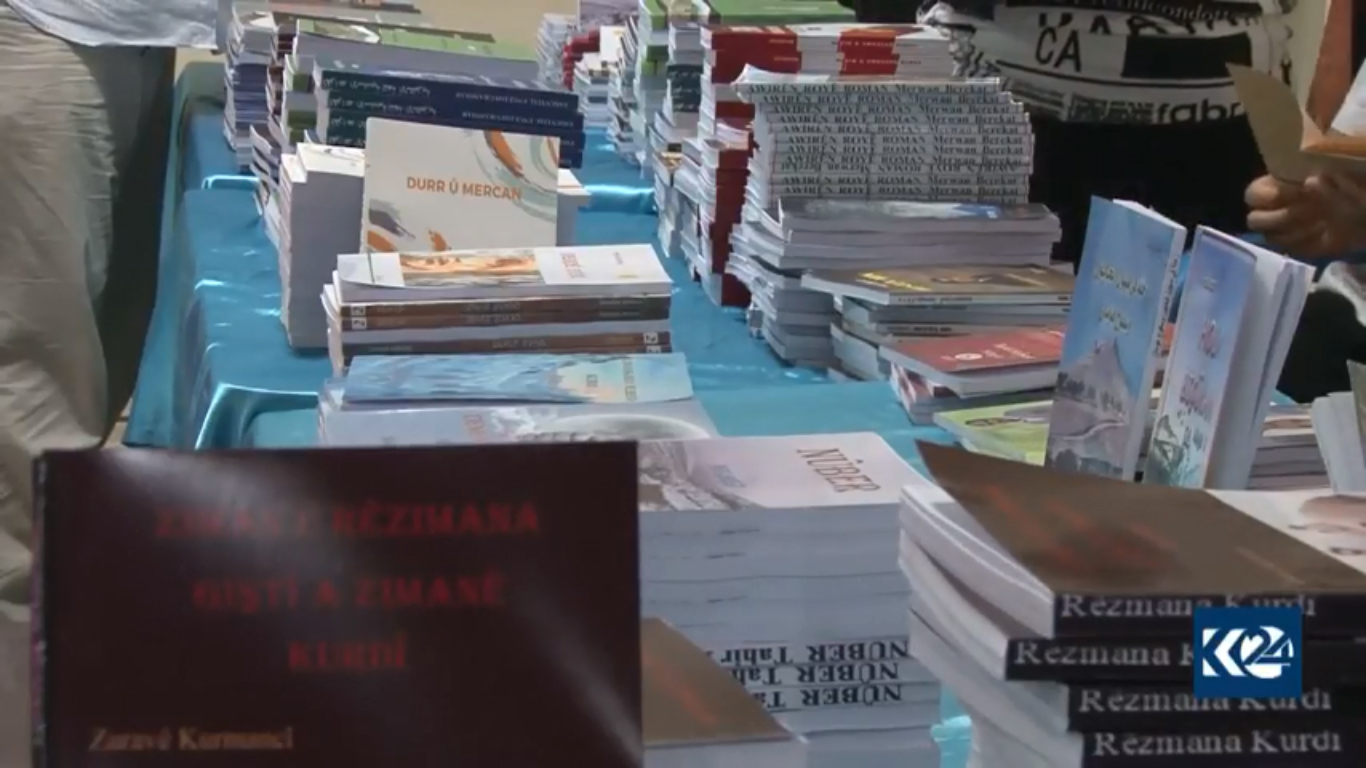 بالصور.. ثاني معرض للكتاب في القامشلي وتساؤل: هل الكورد يقرأون؟