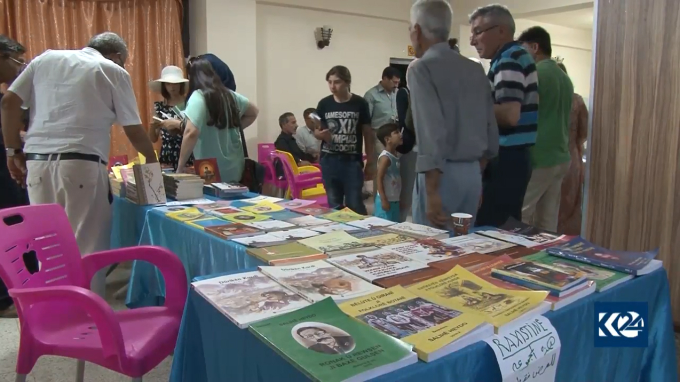 بالصور.. ثاني معرض للكتاب في القامشلي وتساؤل: هل الكورد يقرأون؟