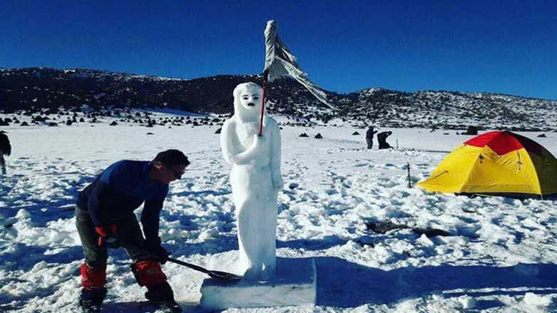 پیکر برفی دختر خیابان انقلاب در مریوان