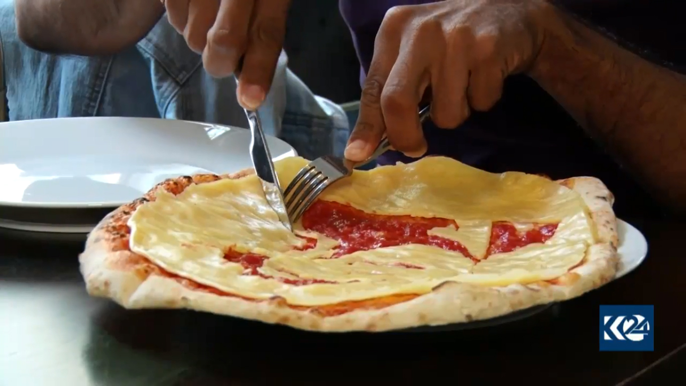 في روسيا.. بيتزا بطعم نجوم المونديال (بالصور)