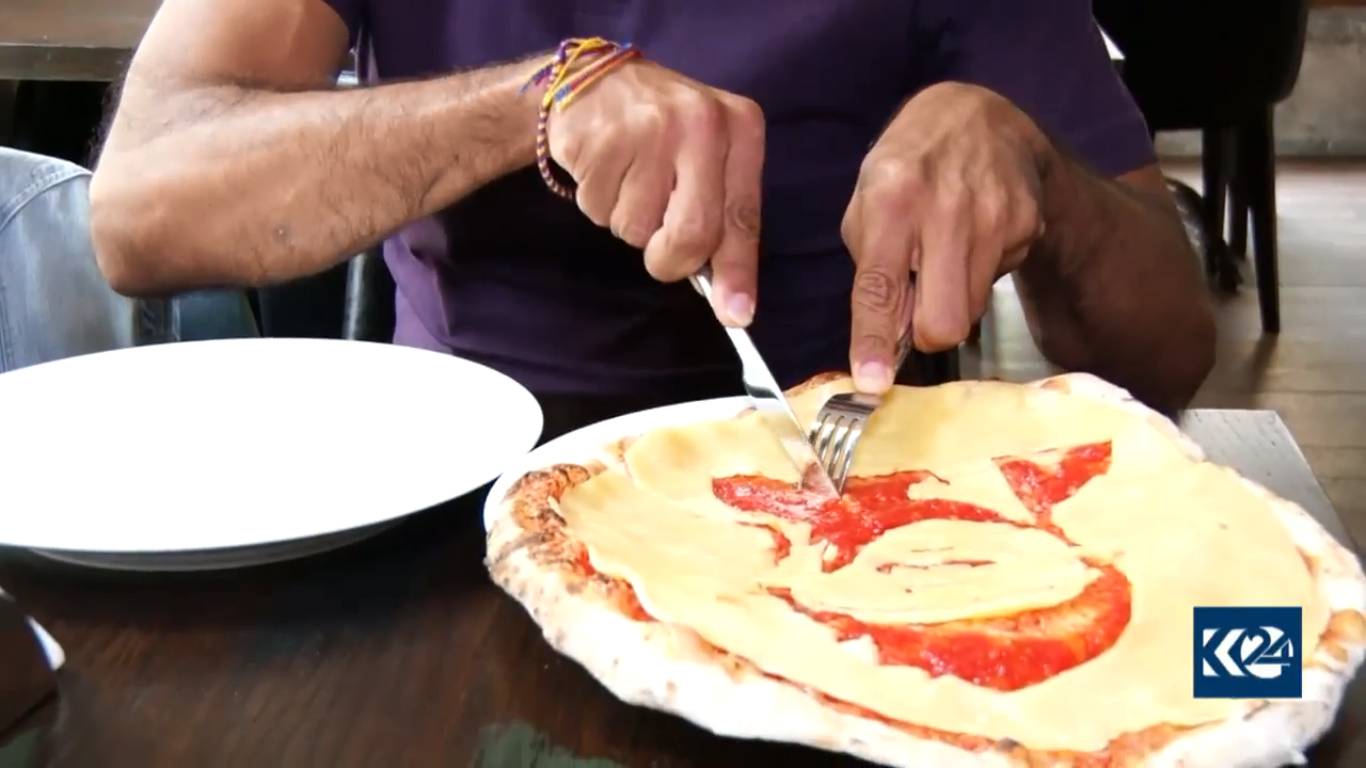 في روسيا.. بيتزا بطعم نجوم المونديال (بالصور)