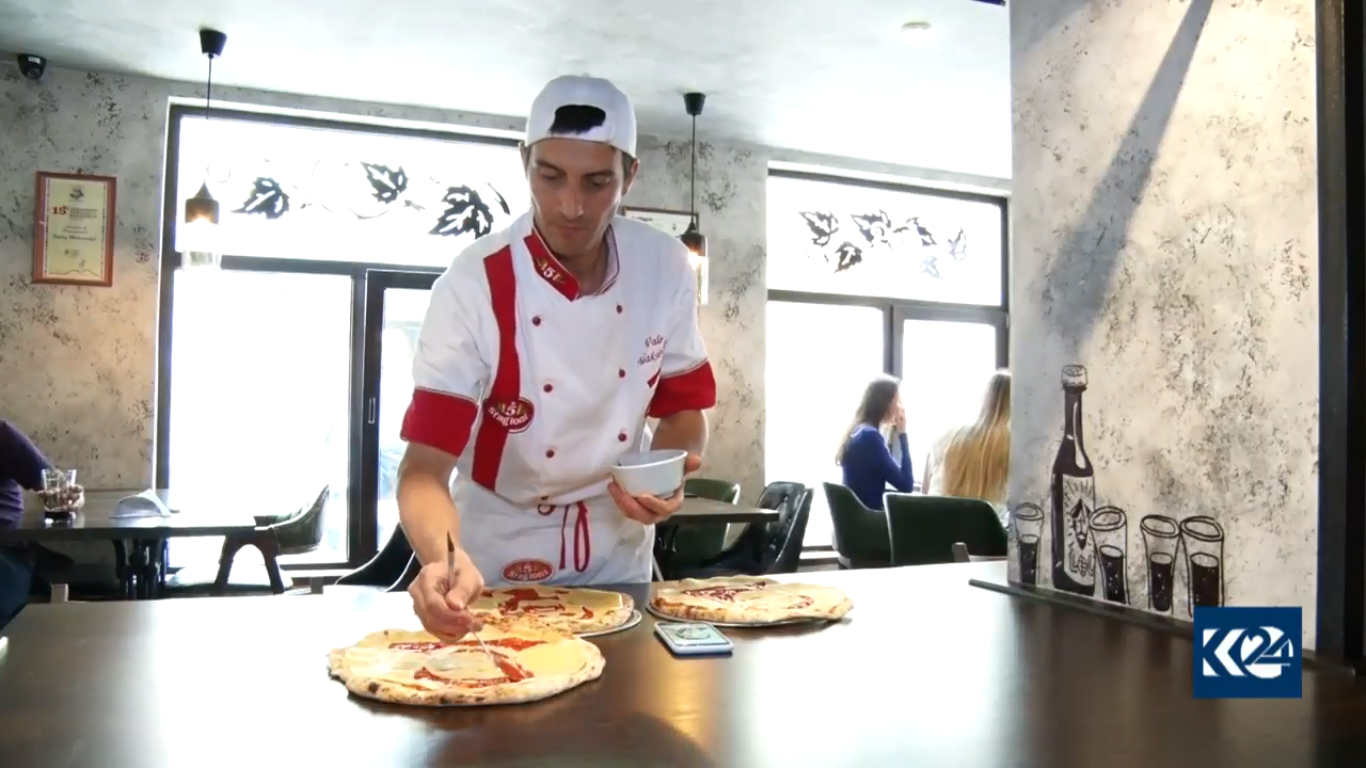 في روسيا.. بيتزا بطعم نجوم المونديال (بالصور)