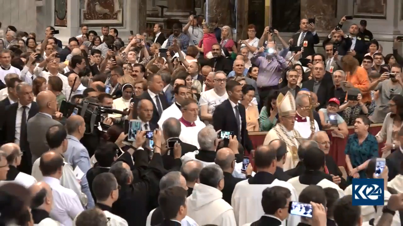 بالصور.. ترقية عراقي الى كاردينال في الفاتيكان