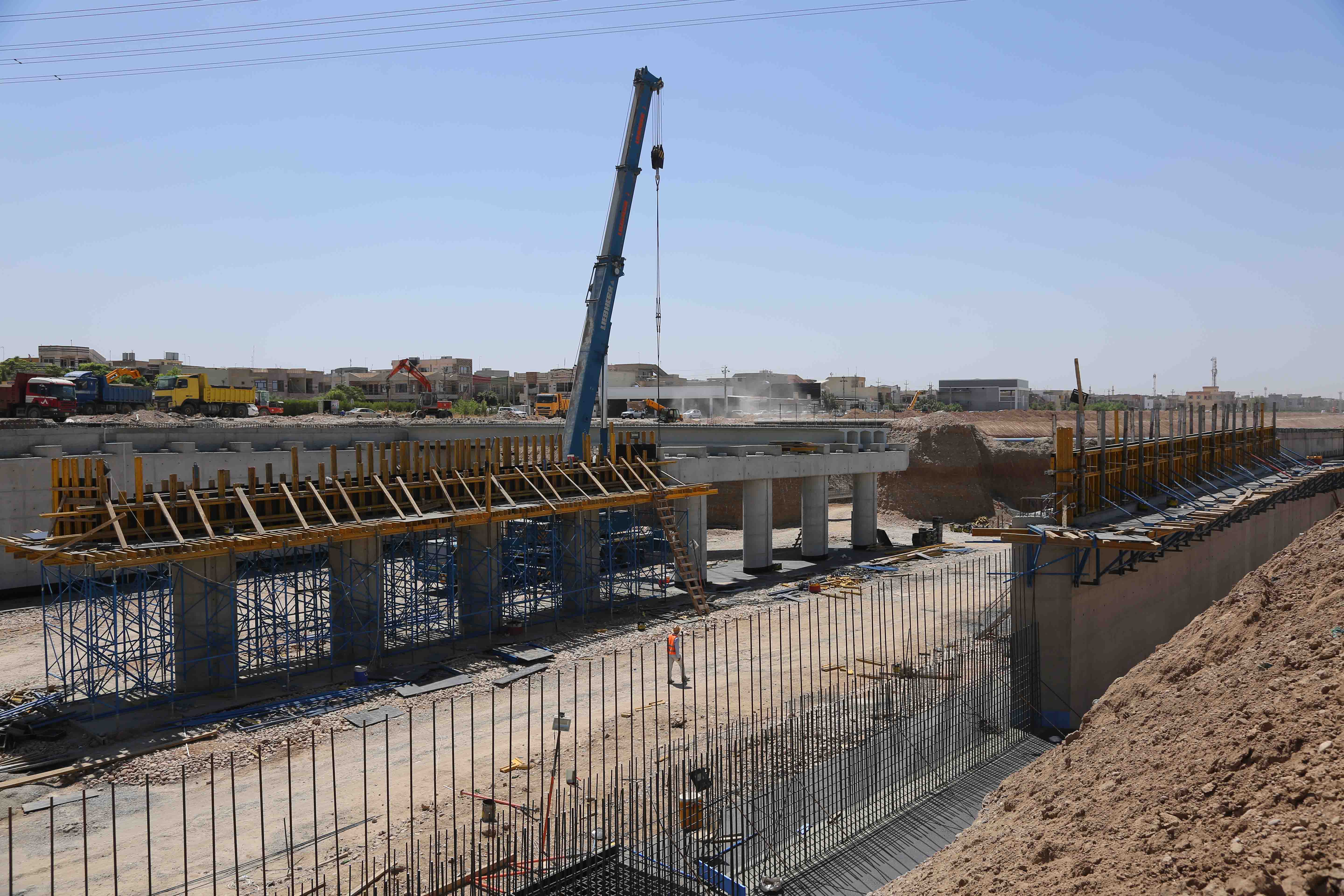 Road work on Erbil's 120-meter highway. 
