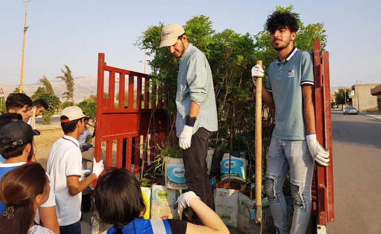Volunteers planted trees in Halabja, Aug. 3, 2018. (Photos: Kurdistan 24/Wladimir van Wilgenburg)