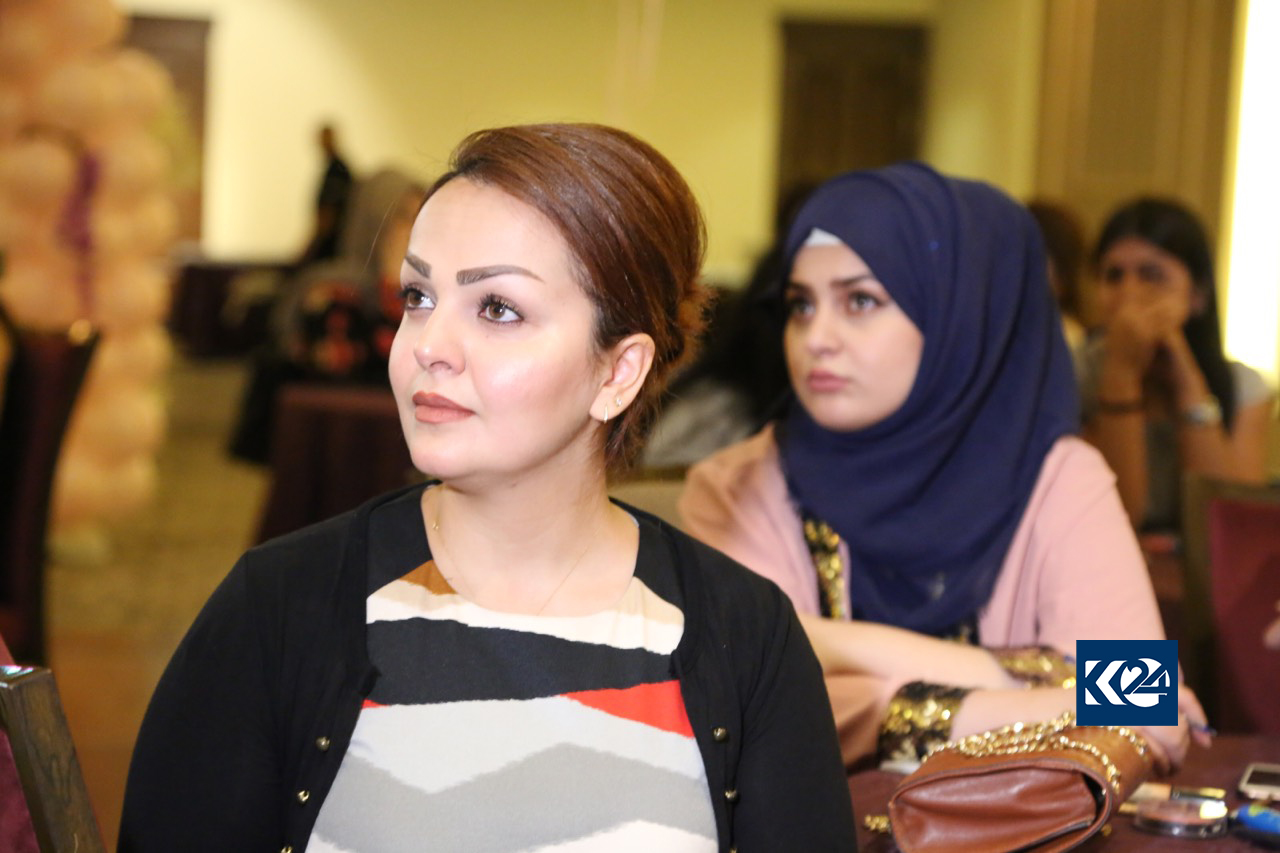 بە وێنە... خانمانی سلێمانی خۆیان فێری جوانكاری دەكەن