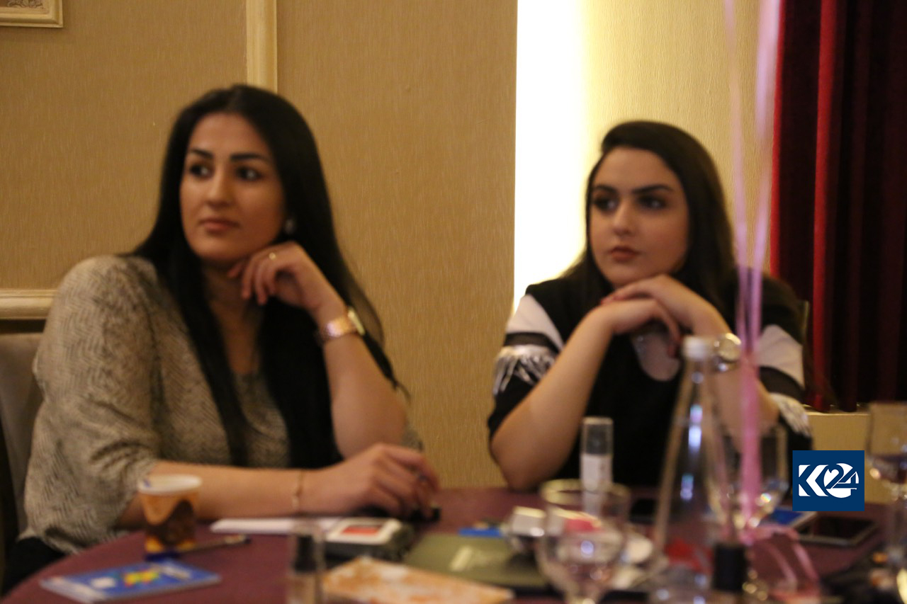 بە وێنە... خانمانی سلێمانی خۆیان فێری جوانكاری دەكەن