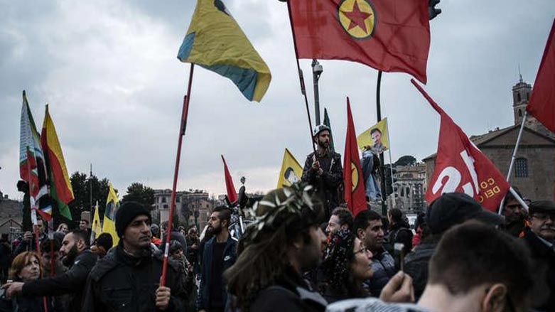 لايه‌نگرانى په‌كه‌كه‌ درووشمى پارته‌كه‌يان به‌رزكردووه‌ته‌وه‌، كه‌ نزيكن له‌ درووشمى چه‌په‌كانى جيهان