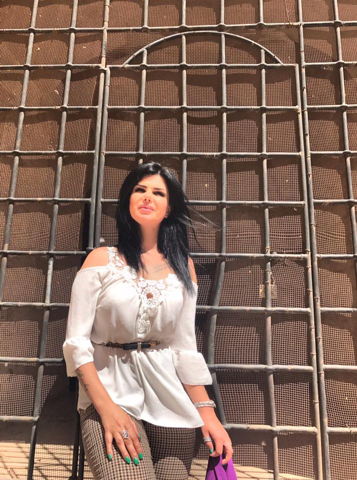 لەنجە عەلی شین بۆ خۆشەویستی دەكات