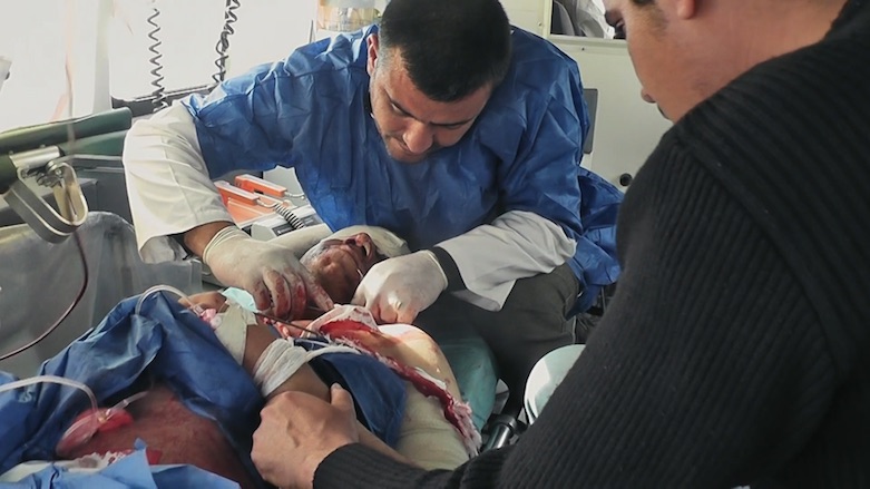 Nori Sharif operates on a patient at the Jalawla Medical Center. (Photo: Ten Thousand Images)