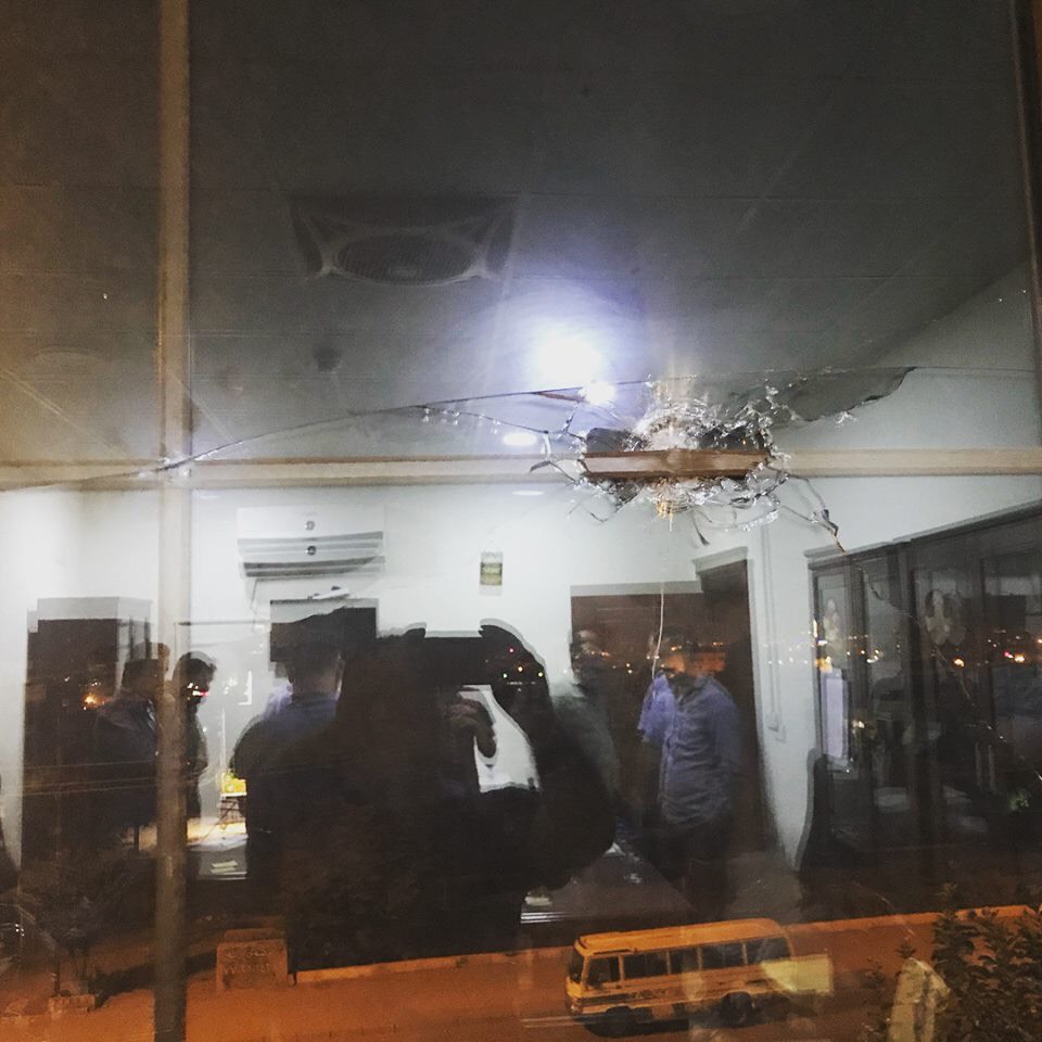 لە سلێمانی تەقە لە بارەگایەكی پارتی كرا