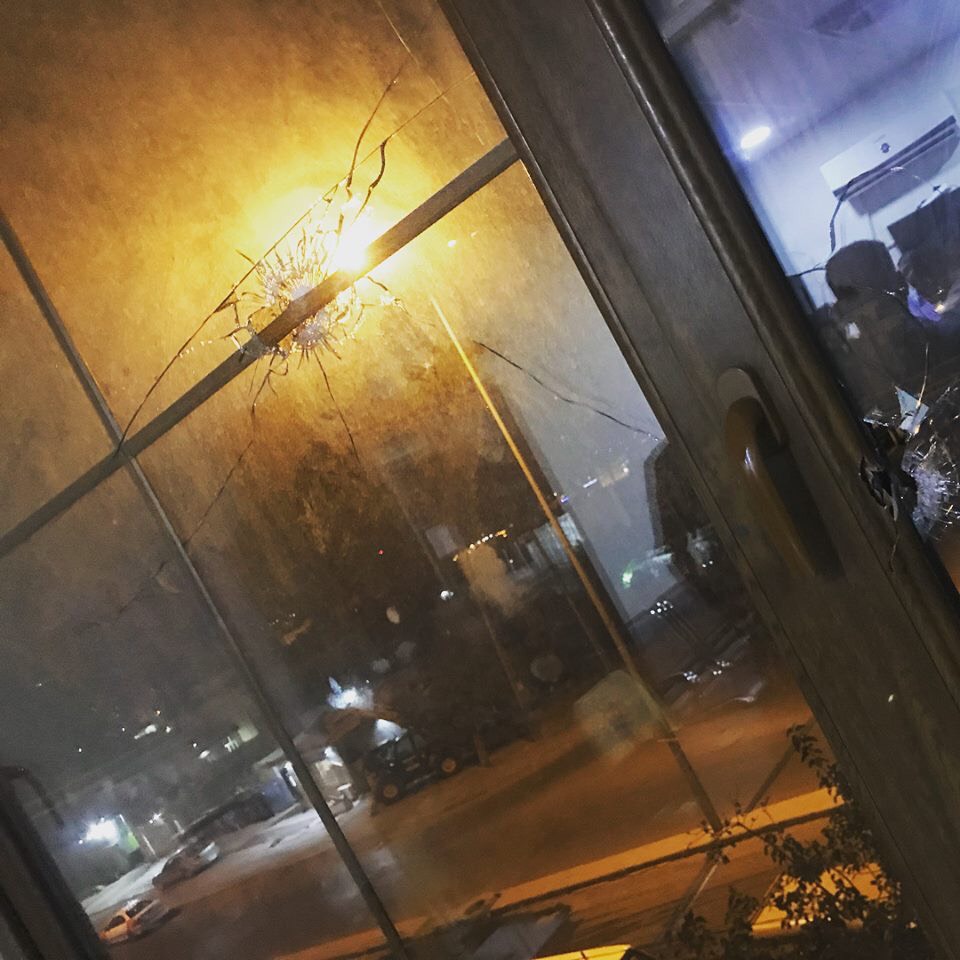 لە سلێمانی تەقە لە بارەگایەكی پارتی كرا