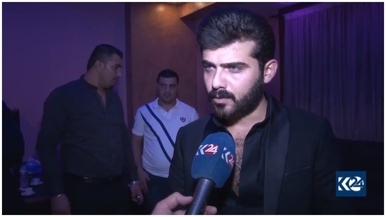 Hunermend Emar Kûfî zincîreyek ji ahengan li Rojava lidar dixe 