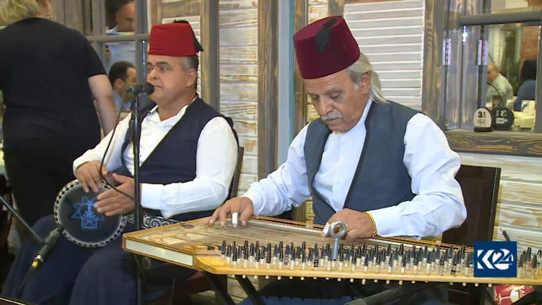 في اربيل.. مطعم يقدم أكلاته على أنغام شامية (بالصور)