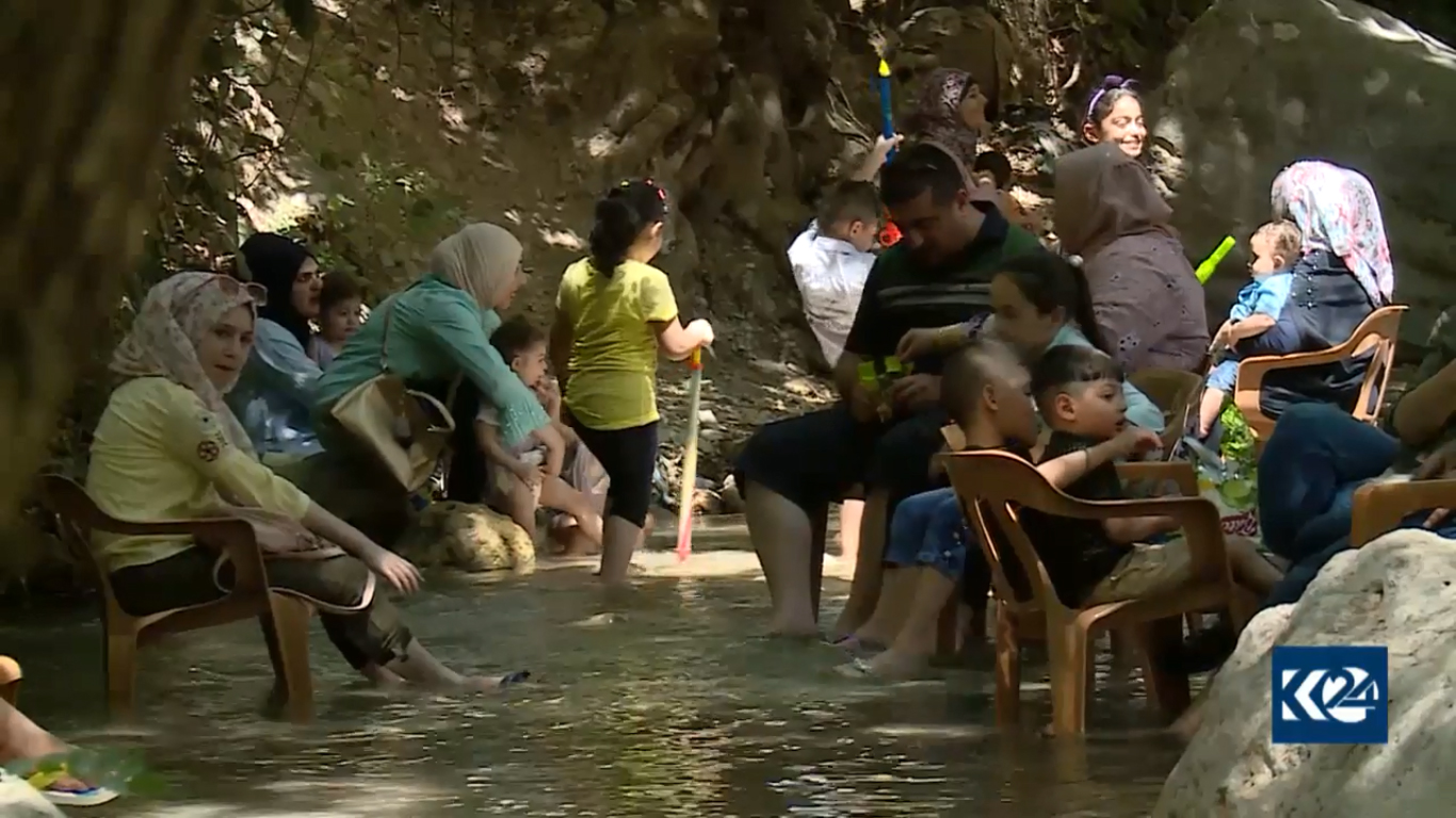 رغم القصف التركي.. ثالث مدن كوردستان تحتضن السياح (صور)