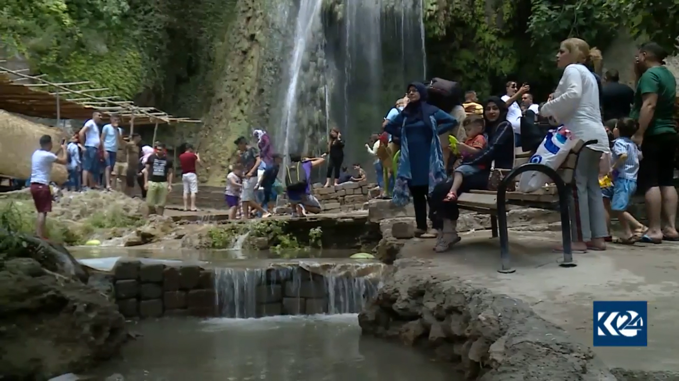 رغم القصف التركي.. ثالث مدن كوردستان تحتضن السياح (صور)