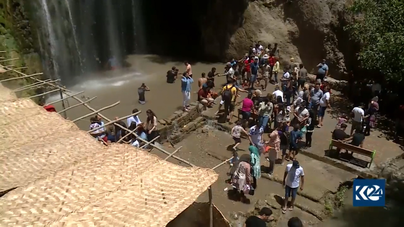 رغم القصف التركي.. ثالث مدن كوردستان تحتضن السياح (صور)