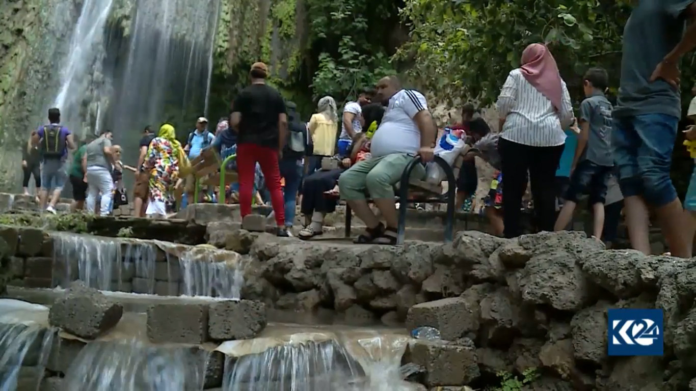 رغم القصف التركي.. ثالث مدن كوردستان تحتضن السياح (صور)