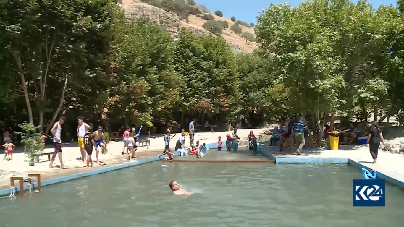 رغم القصف التركي.. ثالث مدن كوردستان تحتضن السياح (صور)