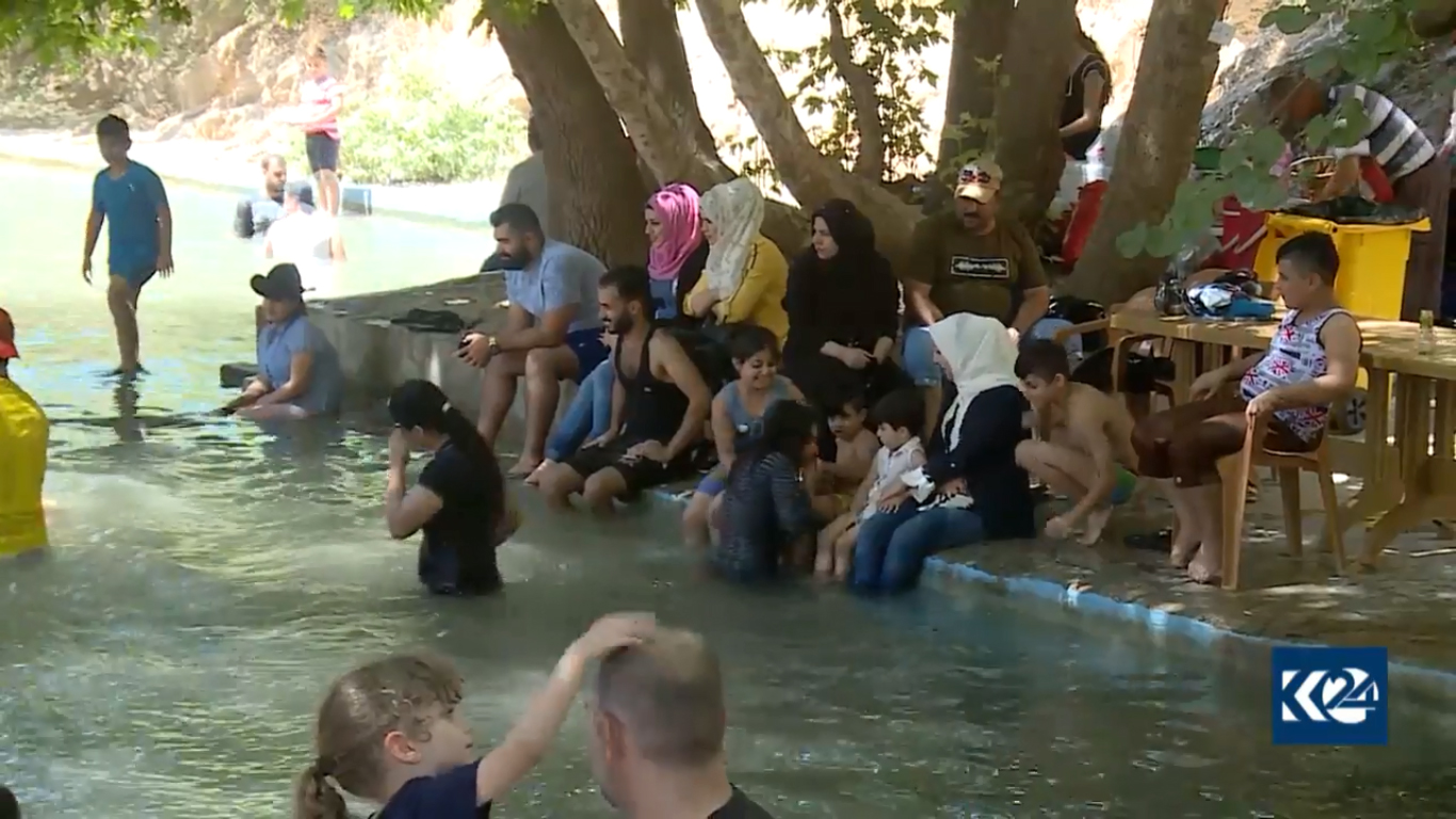 رغم القصف التركي.. ثالث مدن كوردستان تحتضن السياح (صور)