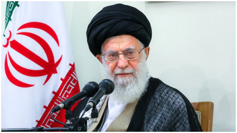 خامنەیی: خودا لە پشتمانە بۆیە ئەمەریکا شکستی هێنا