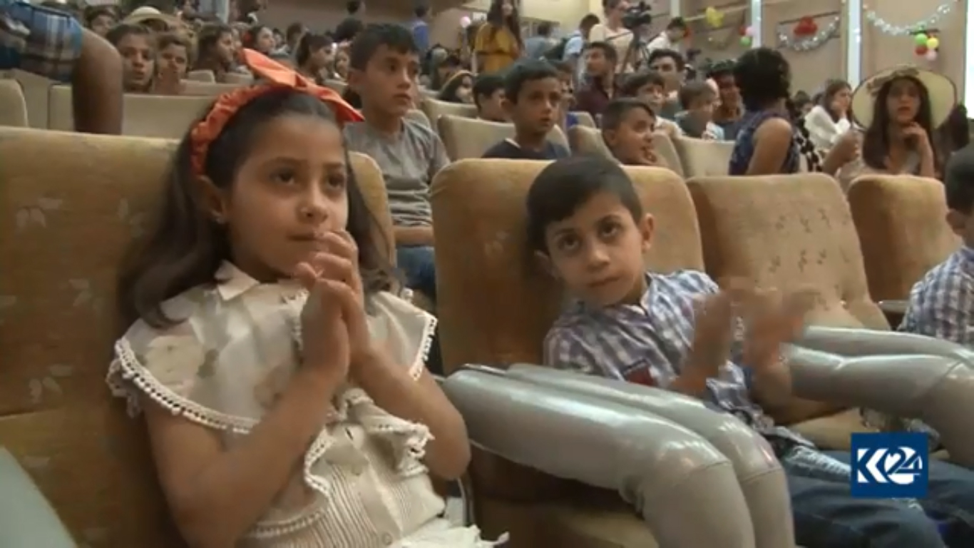 كورد وسريان وعرب.. الأطفال يغنون في روج آفا (بالصور)