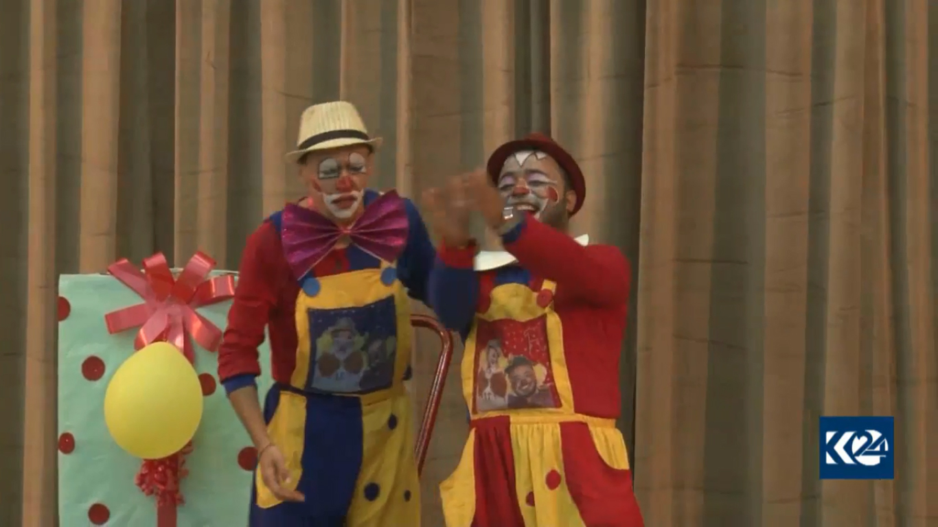 كورد وسريان وعرب.. الأطفال يغنون في روج آفا (بالصور)