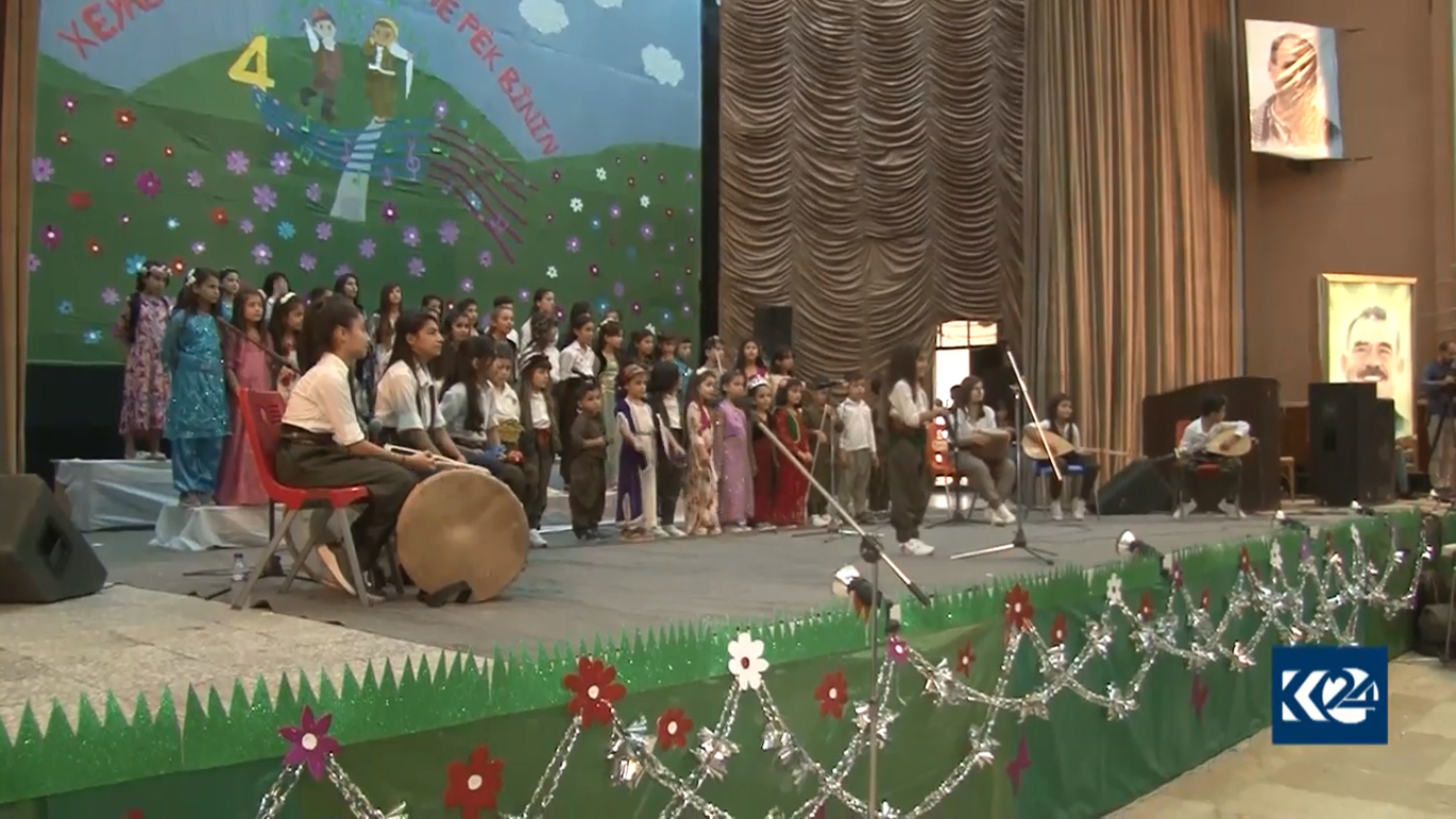 كورد وسريان وعرب.. الأطفال يغنون في روج آفا (بالصور)