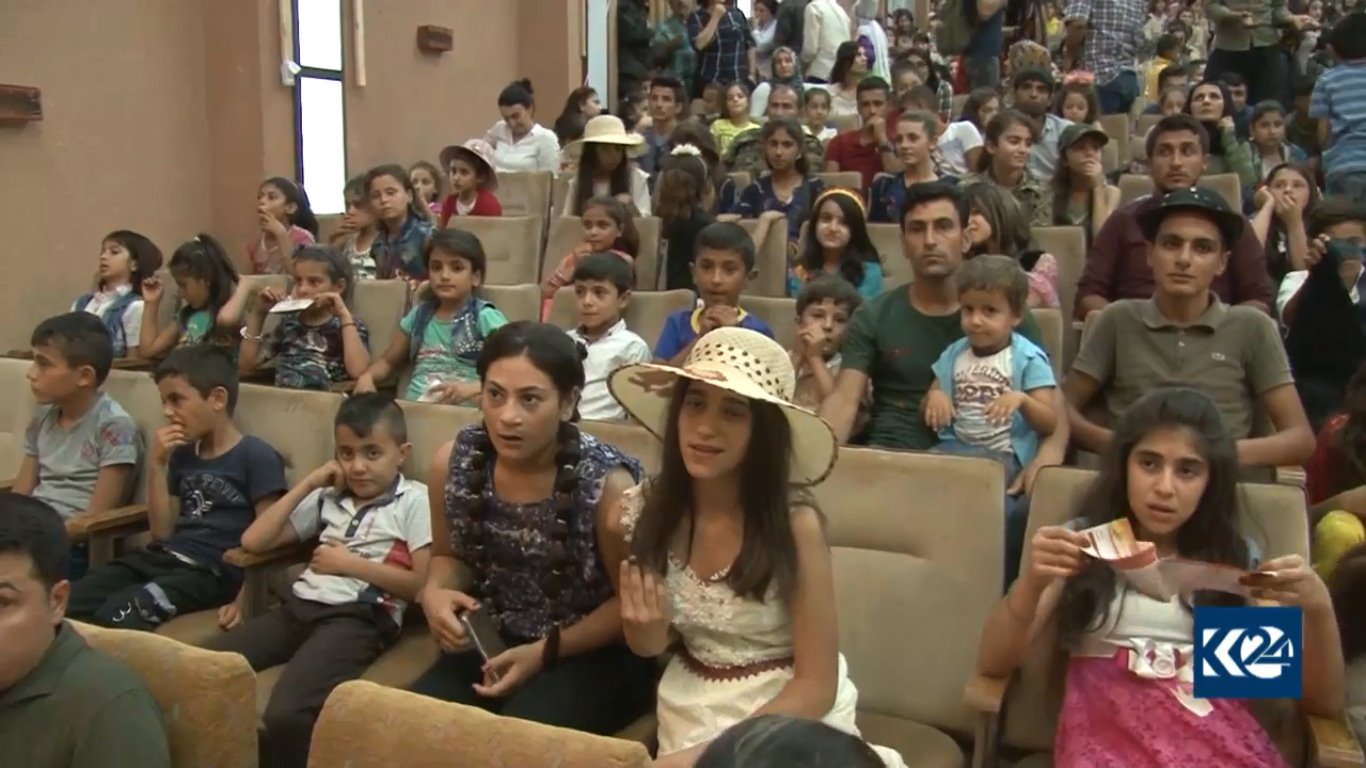 كورد وسريان وعرب.. الأطفال يغنون في روج آفا (بالصور)