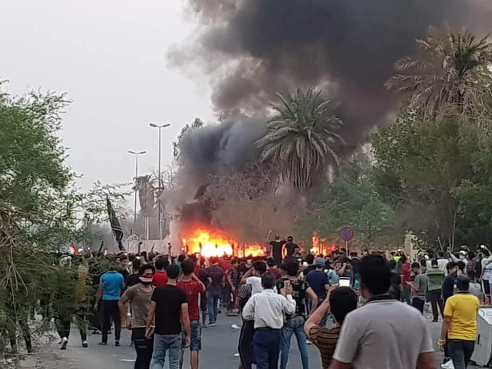VIDEO: Five killed, 30 wounded in Basra as demonstrators burn governorate office