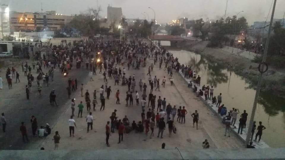 VIDEO: Five killed, 30 wounded in Basra as demonstrators burn governorate office